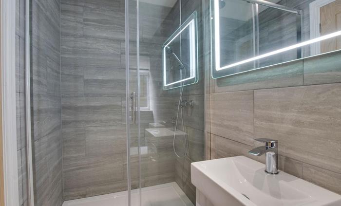en-suite shower
